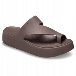 Klapki Dla Dorosłych Crocs Getaway Platform Toe Loop. Zielone klapki Crocs, bez wzorów, z materiału, bez obcasa, bez zapięcia. Za 159.99 zł.