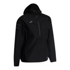 Damska wodoodporna kurtka z kapturem Joma Nature. Czarne kurtki przeciwdeszczowe Joma, s, bez wzorów, z materiału, z kapturem, do biegania. Za 326.50 zł.