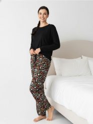 Spodnie piżamowe z szeroką nogawką i kwiatowym motywem - wielobarwny. Piżamy Sinsay, l, bez wzorów, bez kołnierzyka, bez ramiączek. Za 29.99 zł.