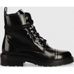 AllSaints workery skórzane Lira damskie kolor czarny na płaskim obcasie. Czarne botki AllSaints, bez wzorów, z gumy, z okrągłym noskiem, bez obcasa, na płaskiej podeszwie, bez zapięcia. W wyprzedaży za 1,059.90 zł.
