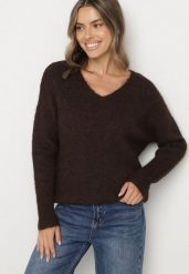 Brązowy Sweter z Dodatkiem Wełny i Dekoltem w Serek Estorea. Brązowe swetry Born2be, l, bez wzorów, z wełny, eleganckie, bez ramiączek. Za 109.99 zł.