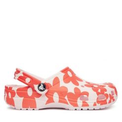 Klapki Crocs. Czerwone klapki Crocs, bez wzorów, bez obcasa, bez zapięcia. Za 259.99 zł.