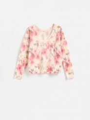 Wzorzysty sweter - różowy. Czerwone swetry Reserved, l, bez wzorów, z dzianiny, bez ramiączek. Za 139.99 zł.
