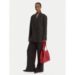 Torebka Coccinelle. Czerwone torebki klasyczne Coccinelle, bez wzorów, klasyczne, bez dodatków. Za 1,299.99 zł.