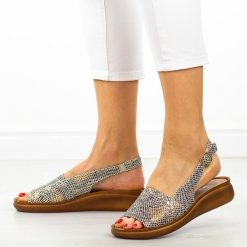 Beżowe wąż płaskie sandały damskie M.Daszyński 24142-5. Brązowe sandały M.Daszyński, bez wzorów, ze skóry, eleganckie, bez obcasa, na płaskiej podeszwie, bez zapięcia. Za 159.00 zł.