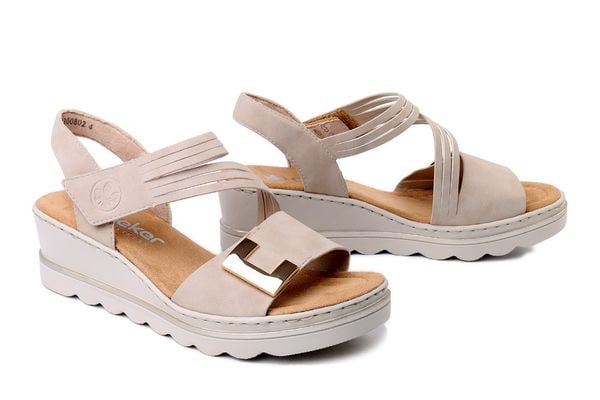 RIEKER 67410-62 beige, sandały damskie. Brązowe sandały Rieker, bez wzorów, bez obcasa, na koturnie, bez zapięcia. Za 255.92 zł.