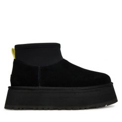 Śniegowce Ugg. Czarne śniegowce UGG, bez wzorów, bez zapięcia. Za 729.99 zł.