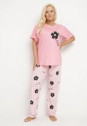 Różowy Komplet Piżamowy z Motywem Kwiatowym Spodnie i T-shirt Milossa. Czerwone piżamy Born2be, plus size, z aplikacjami, bez kołnierzyka, bez ramiączek, krótkie. W wyprzedaży za 38.24 zł.