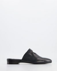 KLAPKI MULE KATIA18 BAH NERO. Klapki Venezia, bez wzorów, ze skóry, bez obcasa, bez zapięcia. Za 329.00 zł.