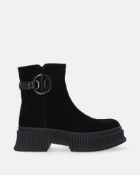 ZAMSZOWE BOTKI NA TŁOCZONEJ PODESZWIE S011SUBLOBB007. Botki Venezia, bez wzorów, ze skóry, bez obcasa, bez zapięcia. Za 359.00 zł.
