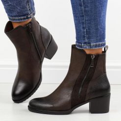 Brązowe botki damskie na obcasie M.Daszyński sa128-52. Brązowe botki M.Daszyński, bez wzorów, z materiału, eleganckie, bez obcasa, na obcasie, bez zapięcia. W wyprzedaży za 194.65 zł.
