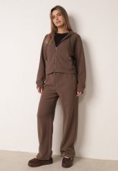 Brązowy Komplet Dresowy z Prążkowanej Dzianiny Szerokie Spodnie i Bluza z Kapturem Sinoh. Brązowe bluzy z kapturem Born2be, l, bez wzorów, z dresówki, z kapturem, trekkingowe. Za 169.99 zł.