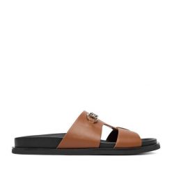 Klapki Nine West. Brązowe klapki Nine West, bez wzorów, bez obcasa, bez zapięcia. Za 169.99 zł.