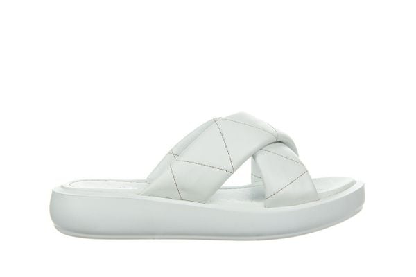 Klapki Bayla-161 161 79 11 White 161499, Biały, Skóra naturalna - 39. Białe klapki Bayla, bez wzorów, z materiału, bez obcasa, bez zapięcia. W wyprzedaży za 152.10 zł.