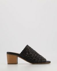 KLAPKI DAMSKIE 0021026 BLACK. Czarne klapki Venezia, bez wzorów, ze skóry, bez obcasa, bez zapięcia. Za 199.00 zł.