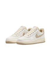 Buty Nike Air Force 1 07 Beżowe. Brązowe buty treningowe Nike, bez wzorów, z dresówki, bez zapięcia, do koszykówki, Nike Air Force. Za 569.40 zł.