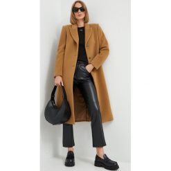 Pinko płaszcz wełniany kolor brązowy przejściowy. Brązowe płaszcze Pinko, bez wzorów, z wełny, klasyczne, bez kaptura. Za 2,759.90 zł.