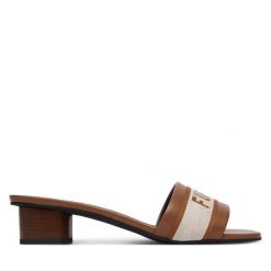 Klapki Furla. Klapki Furla, bez wzorów, bez obcasa, bez zapięcia. Za 1,079.00 zł.