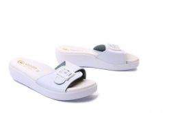 SANITAL FLEX KO-01 biały, klapki profilaktyczne damskie. Białe klapki Sanital-Flex, bez wzorów, bez obcasa, na koturnie, bez zapięcia. Za 79.99 zł.