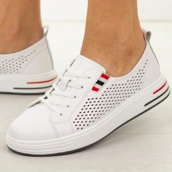 Białe skórzane półbuty damskie Cambell 07348. Białe półbuty wsuwane Cambell, na jesień, w ażurowe wzory, z jeansu, casualowe, bez obcasa, na płaskiej podeszwie. Za 239.00 zł.