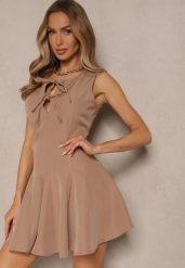 Ciemnobeżowa Sukienka Bez Rękawów o Rozkloszowanym Kroju Wiązana przy Dekolcie Hirkio. Brązowe sukienki Renee, na imprezę, m, bez wzorów, eleganckie, bez kołnierzyka, bez ramiączek, mini, rozkloszowane. W wyprzedaży za 67.99 zł.