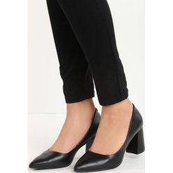 Czarne Czółenka Symmetric. Czółenka marki Born2be. Za 39.99 zł.