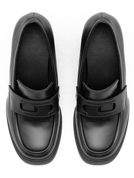 C'M Czółenka w kolorze czarnym rozmiar: 36. Czarne czółenka C'M, bez wzorów, klasyczne, bez obcasa, bez zapięcia. Za 118.84 zł.