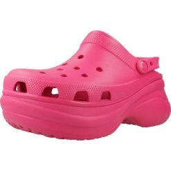 Tenisówki Crocs Model Classic Bae Clog Kolor Rose. Czerwone trampki sportowe Crocs, bez wzorów, z gumy, bez zapięcia, tenisowe. W wyprzedaży za 253.85 zł.