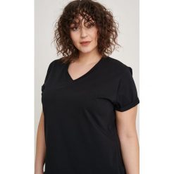 T-shirt Damski Mango Plus Size Czarny. Czarne t-shirty blue shadow, plus size, bez wzorów, z bawełny, bez kołnierzyka, bez ramiączek. Za 129.90 zł.