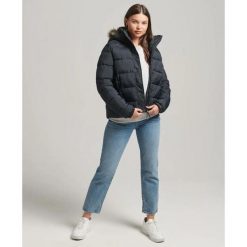 Damska kurtka z kapturem Superdry. Czarne kurtki Superdry, xl, bez wzorów, z materiału, klasyczne, z kapturem. Za 563.00 zł.