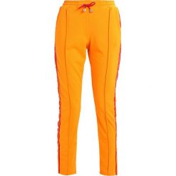 Missguided DOUBLE SIDE STRIPE JOGGERS Spodnie treningowe orange. Spodnie dresowe Missguided. Za 149.00 zł.