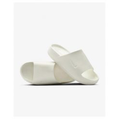 Klapki damskie Nike Calm. Białe klapki Nike, bez wzorów, bez obcasa, bez zapięcia. Za 182.99 zł.