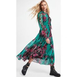 Sukienka TWINSET. Zielone sukienki Twinset Milano, na imprezę, bez wzorów, bez kołnierzyka, bez ramiączek, plisowane. Za 1,809.00 zł.