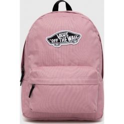 Vans plecak kolor różowy duży z aplikacją. Czerwone plecaki Vans, z aplikacjami, do ręki, bez dodatków. Za 179.99 zł.