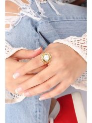 Pierres delicates Pozłacany pierścionek z masą perłową rozmiar: onesize. Białe pierścionki Pierres delicates, z perłą, pozłacane. Za 44.45 zł.