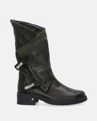 ZIELONE BOTKI DAMSKIE ZE SKÓRY NATURALNEJ E003LEGROBB055. Zielone botki Venezia, bez wzorów, ze skóry, bez obcasa, bez zapięcia. Za 629.00 zł.
