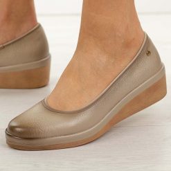 Beżowe skórzane półbuty damskie Vinceza 39987. Brązowe półbuty wsuwane VINCEZA, na jesień, bez wzorów, z jeansu, eleganckie, z okrągłym noskiem, bez obcasa, na koturnie. Za 219.00 zł.