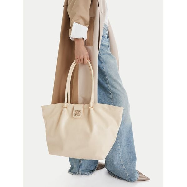 Torebka Nine West. Białe shopper bag Nine West, bez wzorów, bez dodatków. Za 269.99 zł.
