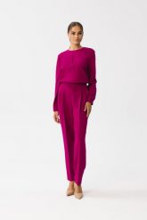 Śliwkowy Elegancki Kombinezon z Łezką w Dekolcie. Czarne kombinezony MOE, l, bez wzorów, z elastanu, eleganckie, bez kołnierzyka, bez ramiączek. Za 389.90 zł.