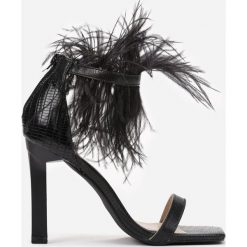 Czarne Sandały Sheissa. Czarne sandały Renee, bez wzorów, eleganckie, z otwartym noskiem, bez obcasa, na obcasie, bez zapięcia. W wyprzedaży za 175.99 zł.