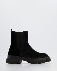 CZARNE BOTKI 10028 BLACK. Czarne botki Venezia, bez wzorów, ze skóry, bez obcasa, bez zapięcia. Za 229.00 zł.
