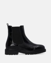 LAKIEROWANE SZTYBLETY DAMSKIE L029PABLOBB034. Botki Venezia, bez wzorów, z lakierowanej skóry, bez obcasa, bez zapięcia. Za 379.00 zł.