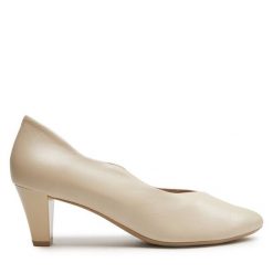 Czółenka Caprice. Brązowe czółenka Caprice, bez wzorów, bez obcasa, bez zapięcia. Za 249.99 zł.