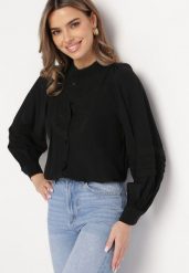 Czarna Koszula Ozdobiona Koronkowymi Tasiemkami Arilesse. Czarne koszule Born2be, l, bez wzorów, z koronki, eleganckie, bez kołnierzyka, bez ramiączek. W wyprzedaży za 135.99 zł.