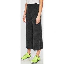 Desigual Sport - Spodnie. Spodnie materiałowe Desigual Sport. W wyprzedaży za 149.90 zł.