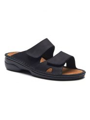 Comfortfusse Skórzane klapki w kolorze czarnym rozmiar: 41. Czarne klapki Comfortfüße, bez wzorów, z nubiku, klasyczne, z otwartym noskiem, bez obcasa, bez zapięcia. Za 197.63 zł.