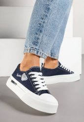 Granatowe Trampki na Grubej Podeszwie Ozdobione Sercem i Napisem Lurindia. Niebieskie trampki Born2be, z aplikacjami, z jeansu, eleganckie, bez zapięcia. W wyprzedaży za 72.24 zł.