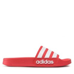 Klapki adidas. Czerwone klapki adidas, bez wzorów, sportowe, bez obcasa, bez zapięcia. Za 129.99 zł.