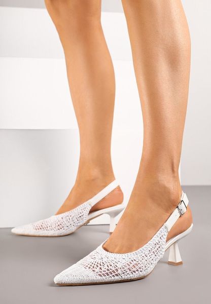 Białe Haftowane Sandały Vices na Szpilce Typu Slingback Atesia. Białe sandały Renee, bez wzorów, eleganckie, bez obcasa, na obcasie, bez zapięcia. Za 119.99 zł.