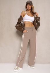 Brązowe Szerokie Spodnie Dresowe High Waist Zdobione Lampasami Sopaline. Brązowe jeansy Renee, z aplikacjami, z dresówki. W wyprzedaży za 47.99 zł.